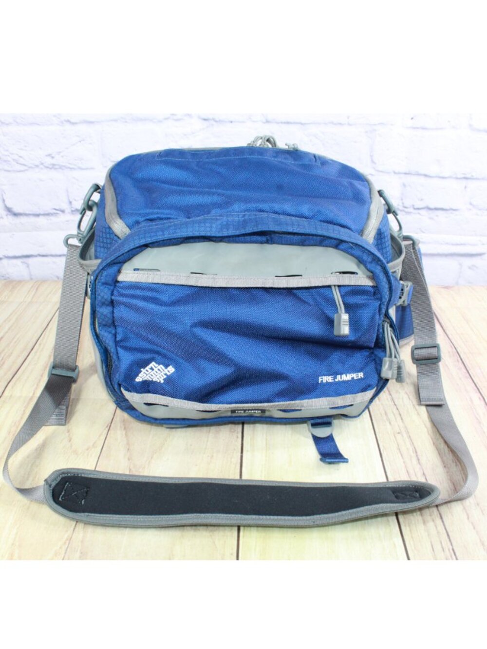READ - Eastern Mountain Sports EMS Blue Nylon 13L Hiking Bag Fanny Waist Pack